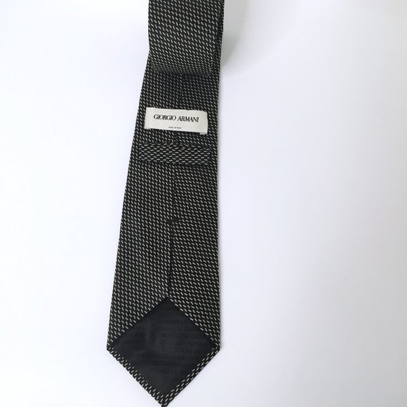 Excellent Giorgio Armani Tie 100% Silk, Made In Italy, Black and White Pattern - Picture 3 of 13